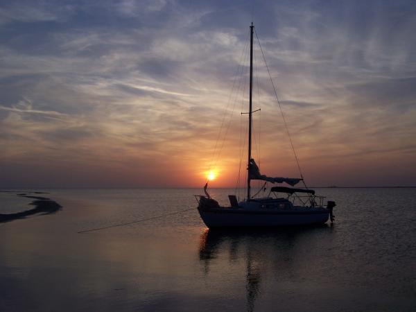 Loose Diamond at anchor.  

Smugglers Cove Cat Island MS 3/07/09.