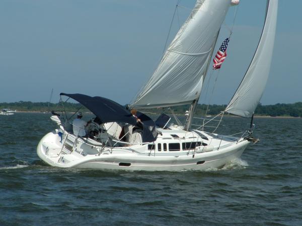 Mexicali Blues reaching across Willoughby Bay, photo by Bill Wilson (Hunter 32).