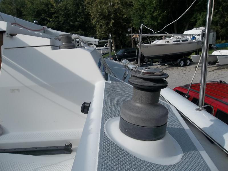 Port &amp; starboard self-tailing winches &amp; clutches, cockpit traveler w/cars &amp; lines, new non-skid, deck paint