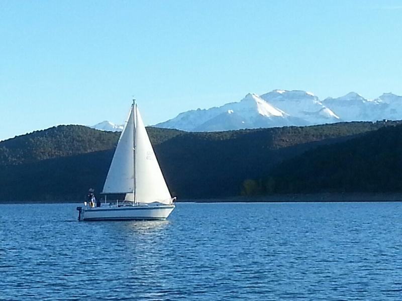 Sailing in Colorado on a O'Day 25