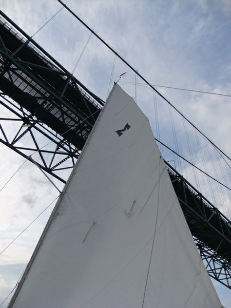 Sailing under the Mackinac Bridge
Sailing our MacGregor 26S under the bridge
Jemardo 1995 M26S