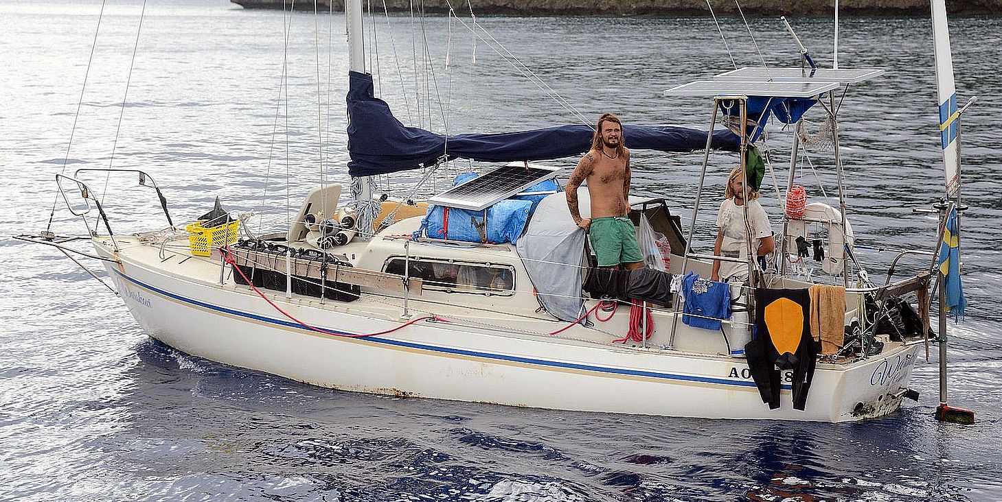 Solar panel rack | Sailboat Owners Forums