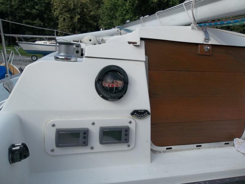 ST 40 Depth &amp; Knot meter, level indicator, compass, coach mounted winches (port &amp; starboard)