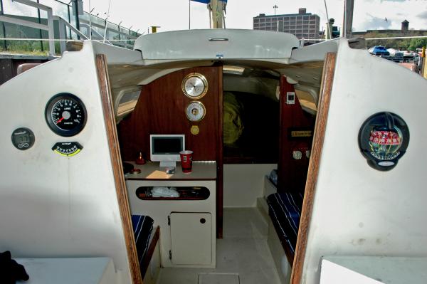 StarLyte O'Day 22 - 1977 - refurb 2010
Another looking into the cabin.
All the goodies; Ships Bells Clock, Barometer, Knotmeter, Contest Compass, Hawkeye Depth Finder, LCD TV.