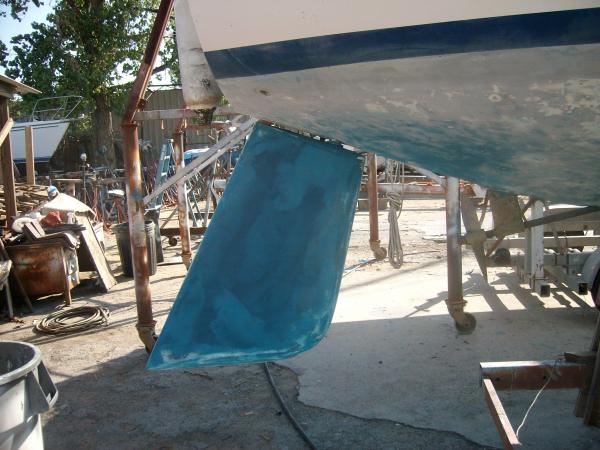 Surprisingly the rudder is in fantasic shape with no delamination or blistering evident, and I was actually expecting problems in this area.