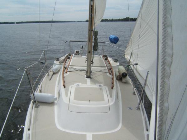 Testing auto pilot with full sail (light wind reach) just after installation! August 8, 07