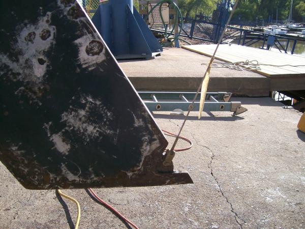 The cable connection at the swing keel.