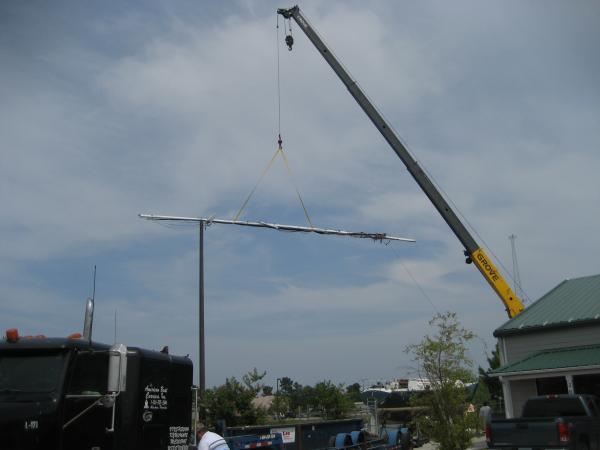 there goes the mast over the building.