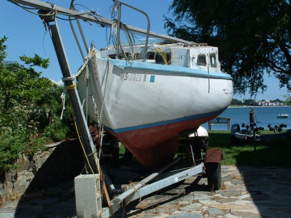 Windsong as I got her 4 years ago.
The cabin front was rotted, the front hatch was powder, the cockpit seating, transom, and some frame members too! The keel glass was delaminated from the keel members. Electrical wiring was shot.
All has been fixed and I have a small number of final things to do and she'll be sailing in spring 2009!