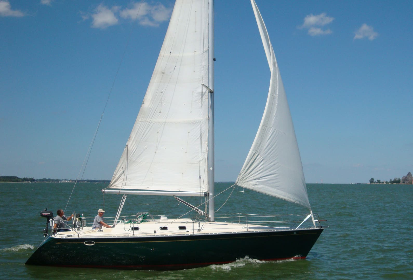 www.cruisingworld.com